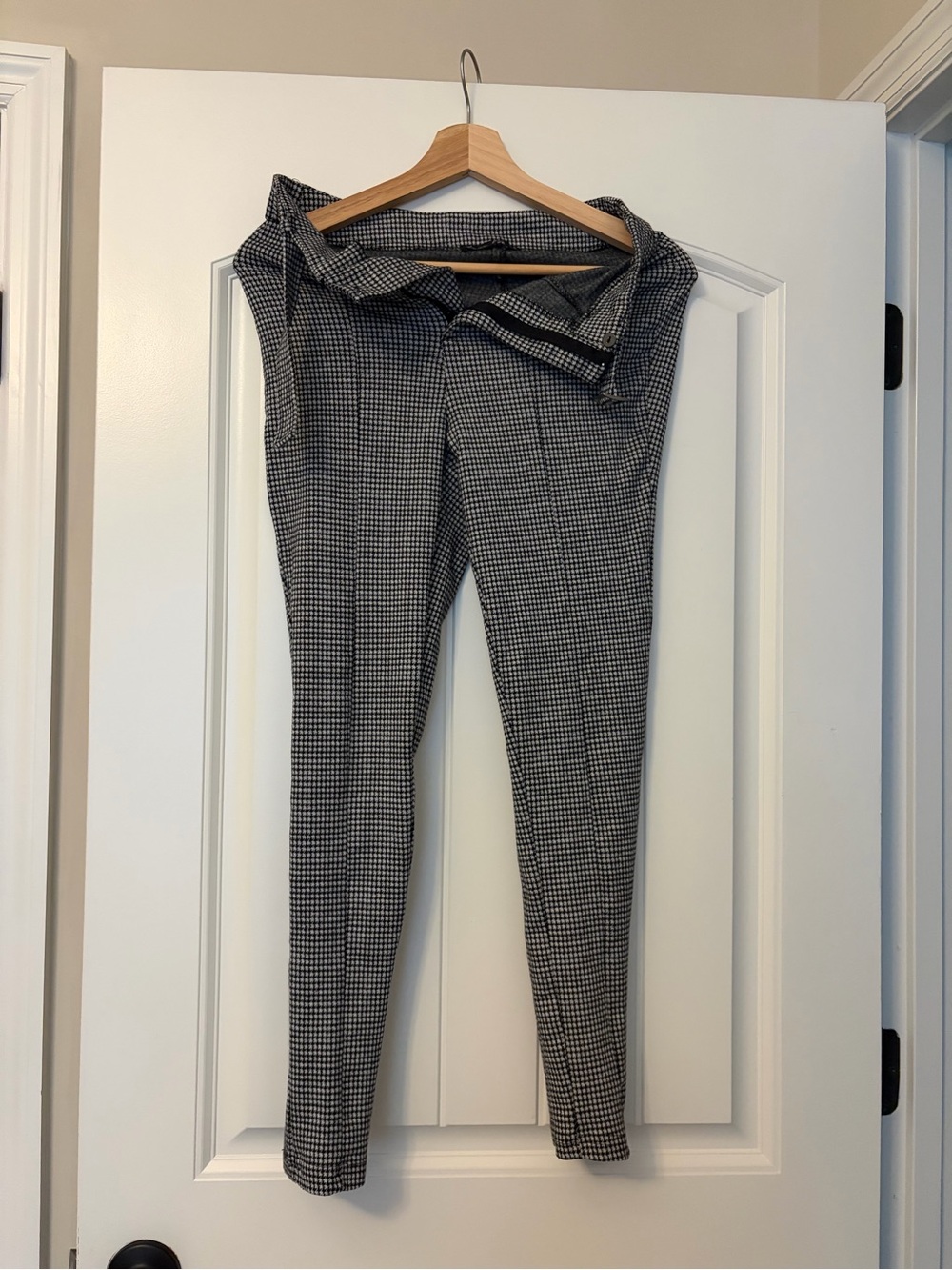Love Tree Black and White Skinny Pants